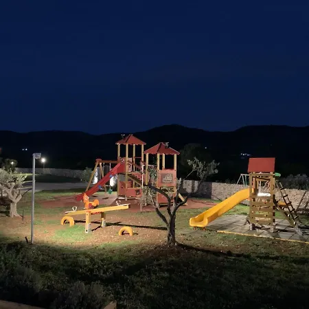 Masseria Piana Della Macina 住宿加早餐酒店 圣尼坎德罗加尔加尼科